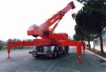 Автокран C 1300 на шасси IVECO TRAKKER AD 410 T